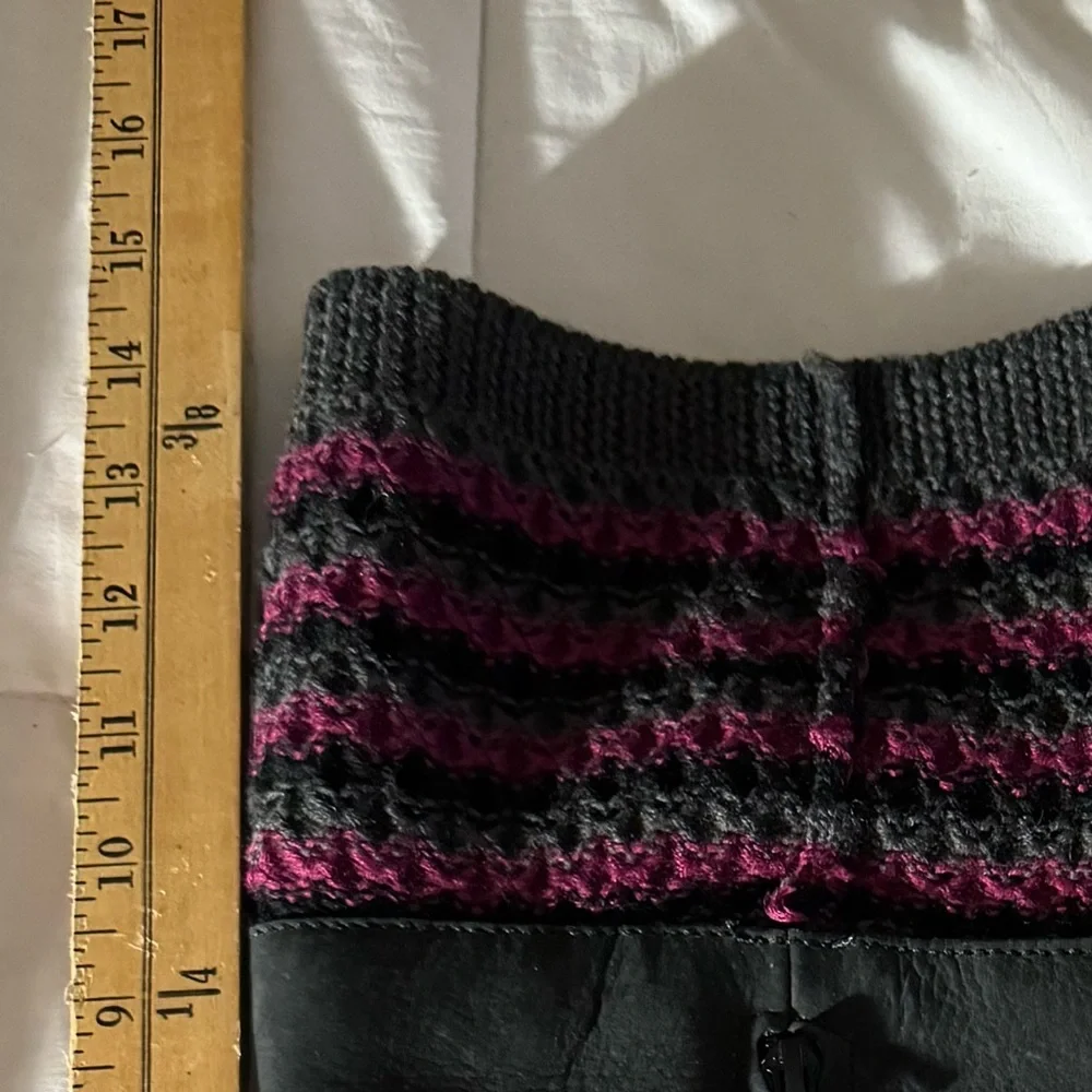 Keen Boots Womens Size 8.5 Black Suede Knit Cuff Flat Waterproof Grey Pink 63035 - Picture 8 of 8